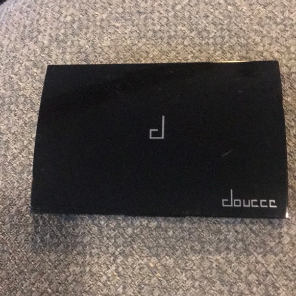 New Doucce Freematic Eyeshadow Pro Palette - Picture 1 of 3